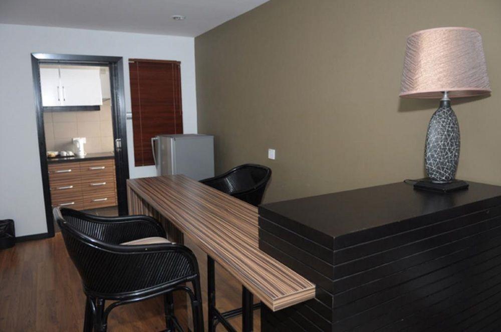 Likas Square Apartment Hotel Kota Kinabalu Exteriör bild