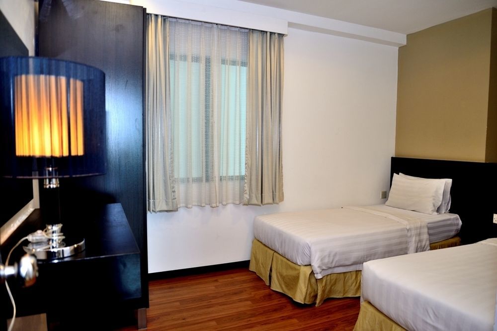 Likas Square Apartment Hotel Kota Kinabalu Exteriör bild