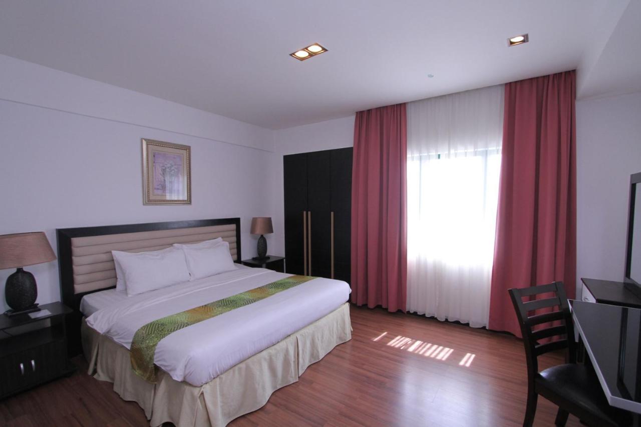 Likas Square Apartment Hotel Kota Kinabalu Exteriör bild