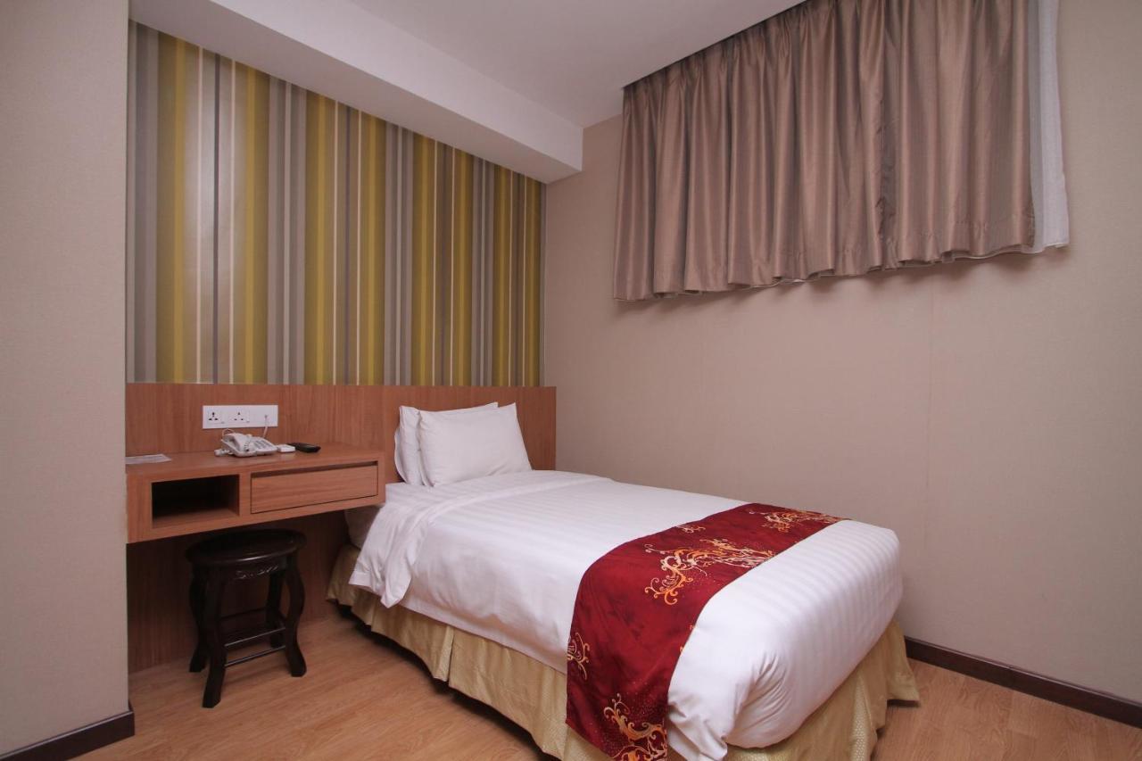 Likas Square Apartment Hotel Kota Kinabalu Exteriör bild
