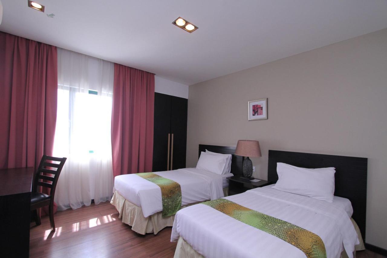 Likas Square Apartment Hotel Kota Kinabalu Exteriör bild