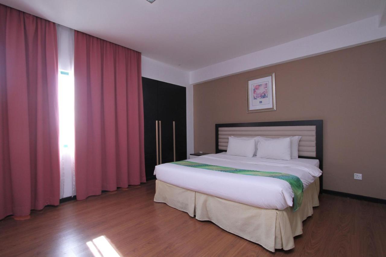 Likas Square Apartment Hotel Kota Kinabalu Exteriör bild