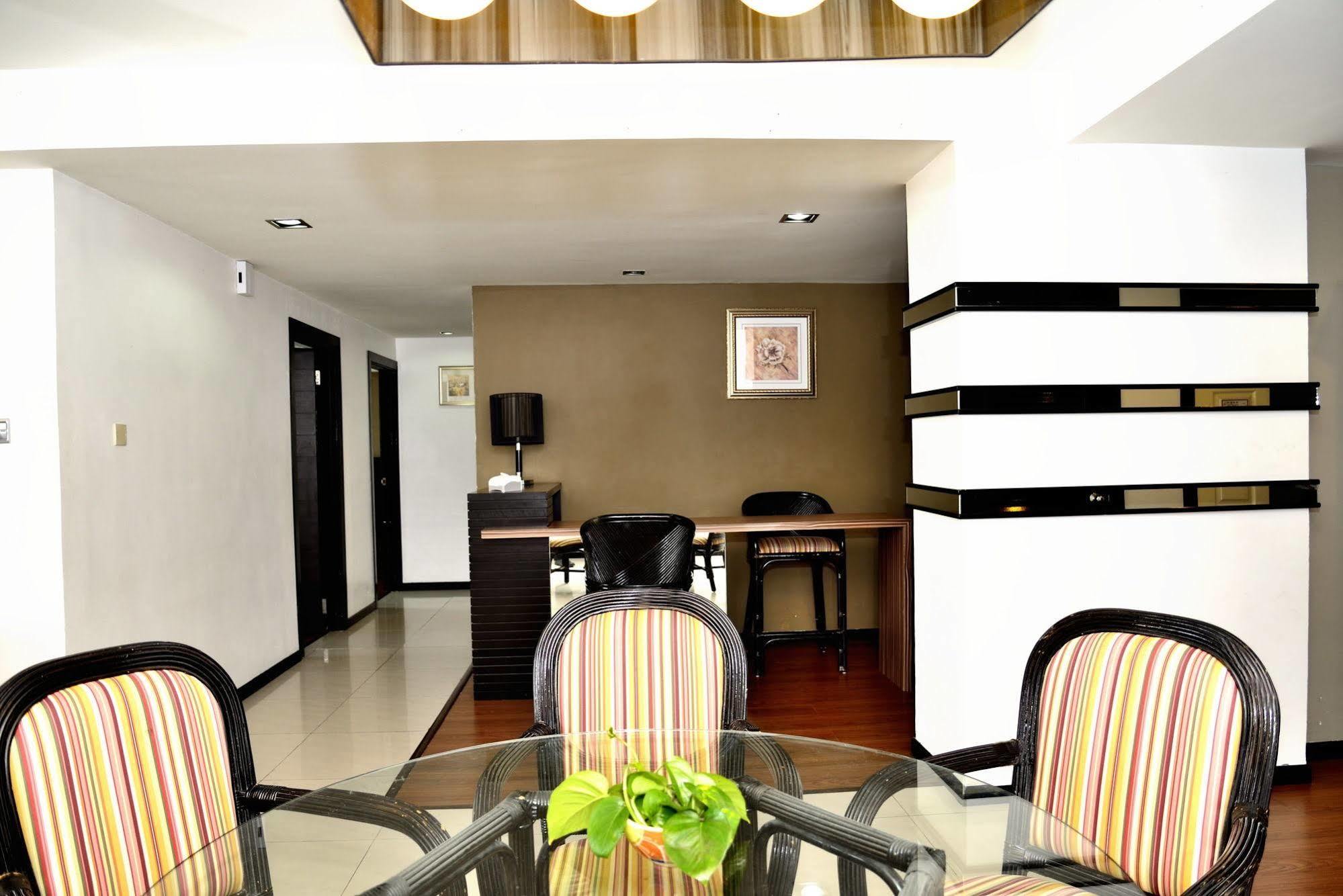 Likas Square Apartment Hotel Kota Kinabalu Exteriör bild
