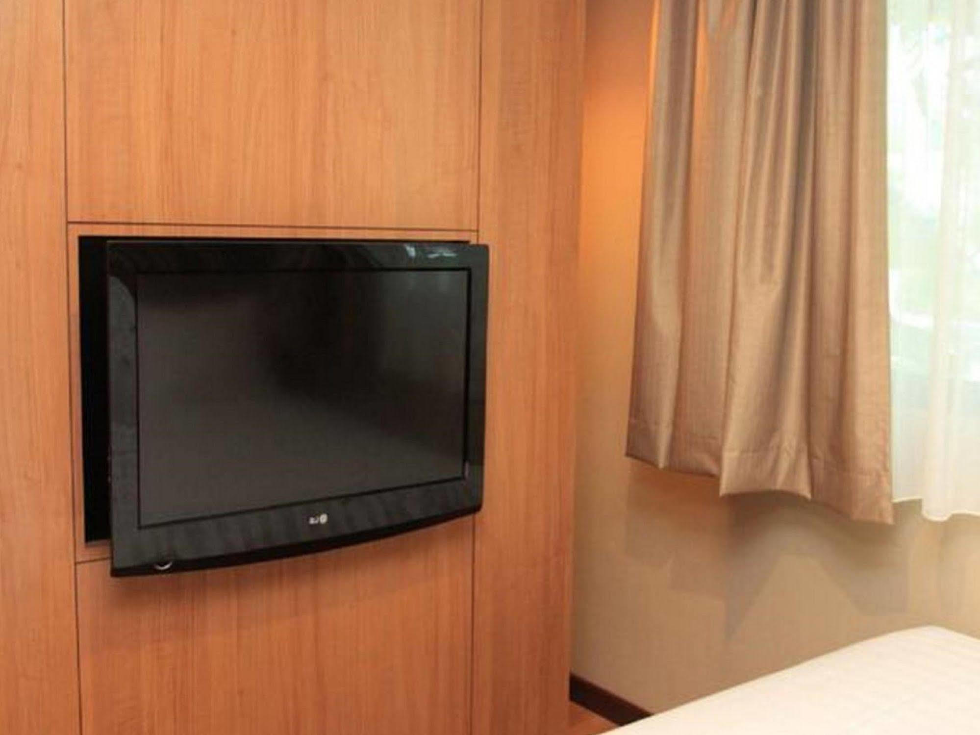 Likas Square Apartment Hotel Kota Kinabalu Exteriör bild