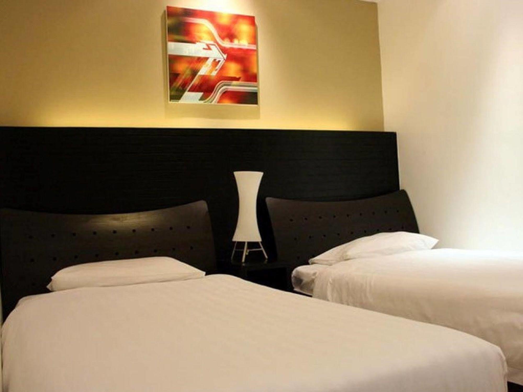 Likas Square Apartment Hotel Kota Kinabalu Exteriör bild