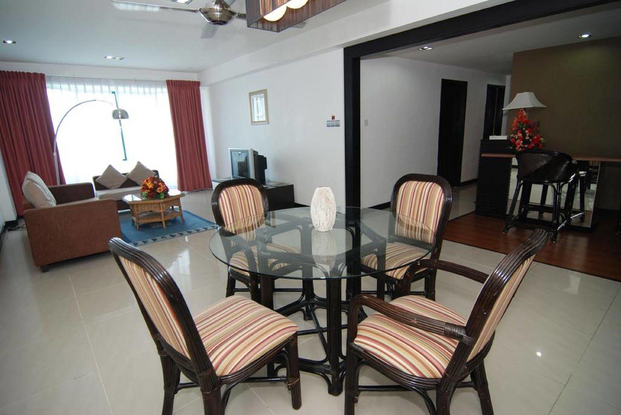 Likas Square Apartment Hotel Kota Kinabalu Exteriör bild