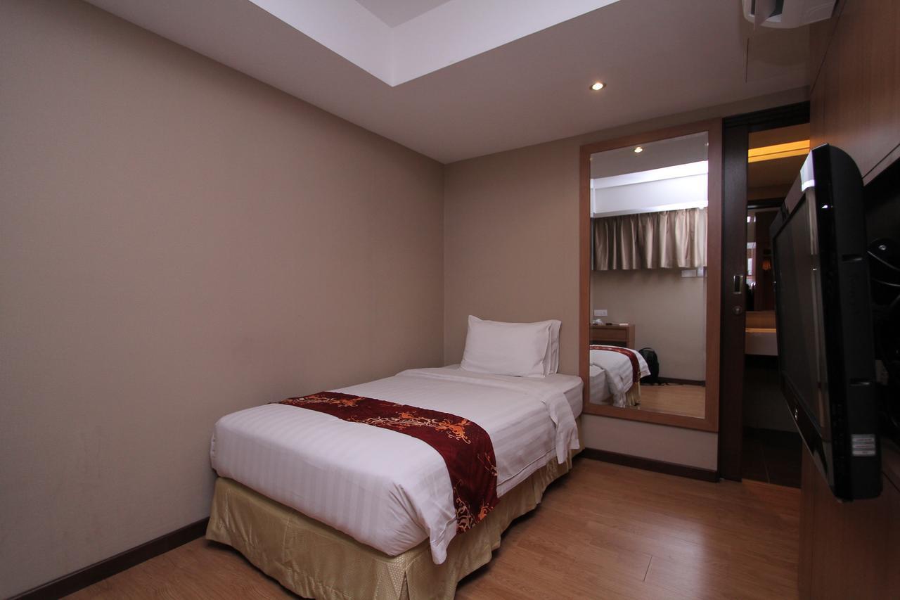 Likas Square Apartment Hotel Kota Kinabalu Exteriör bild